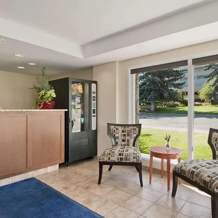 Travelodge By Wyndham Kamloops-2